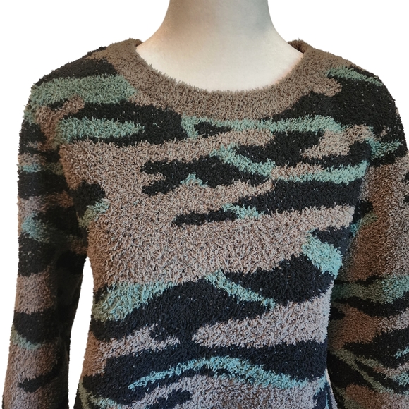Barefoot Dreams Camoflage CozyChic Seaside Crew-Neck Pullover - Picture 4 of 13